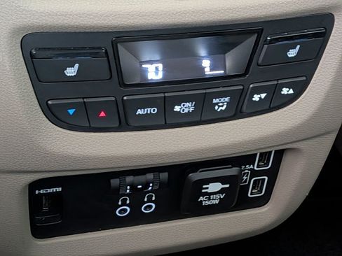 Certified 2022 Honda Pilot Touring image 18