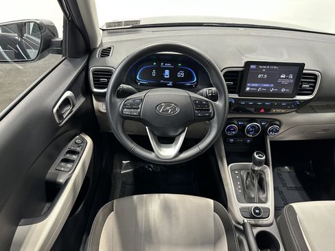Certified 2024 Hyundai Venue SEL image 19