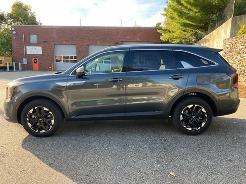 Certified 2025 Kia Sorento S image 2