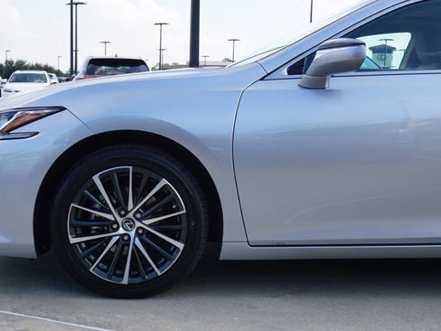 Certified 2024 Lexus ES 350 w/ Premium Package image 10