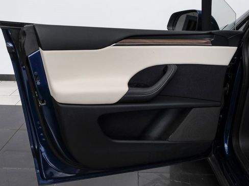 Used 2022 Tesla Model X image 51