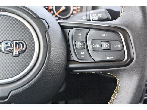 Used 2024 Jeep Gladiator Overland AWD/4WD image 19