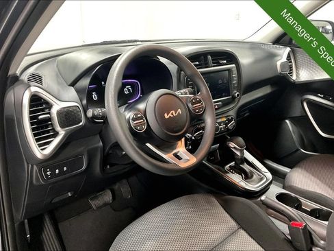 Used 2025 Kia Soul LX w/ LX Technology Package FWD image 16