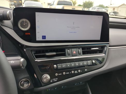 New 2025 Lexus ES 300h w/ Premium Package image 21