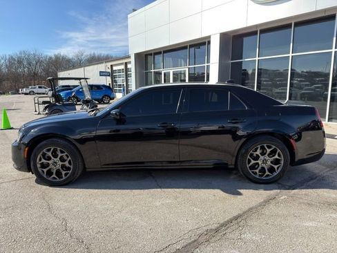 Used 2015 Chrysler 300 S image 4