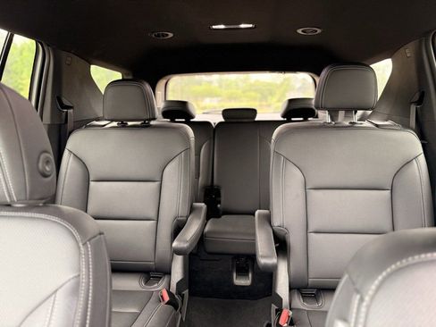Certified 2025 Chevrolet Traverse LT FWD image 16