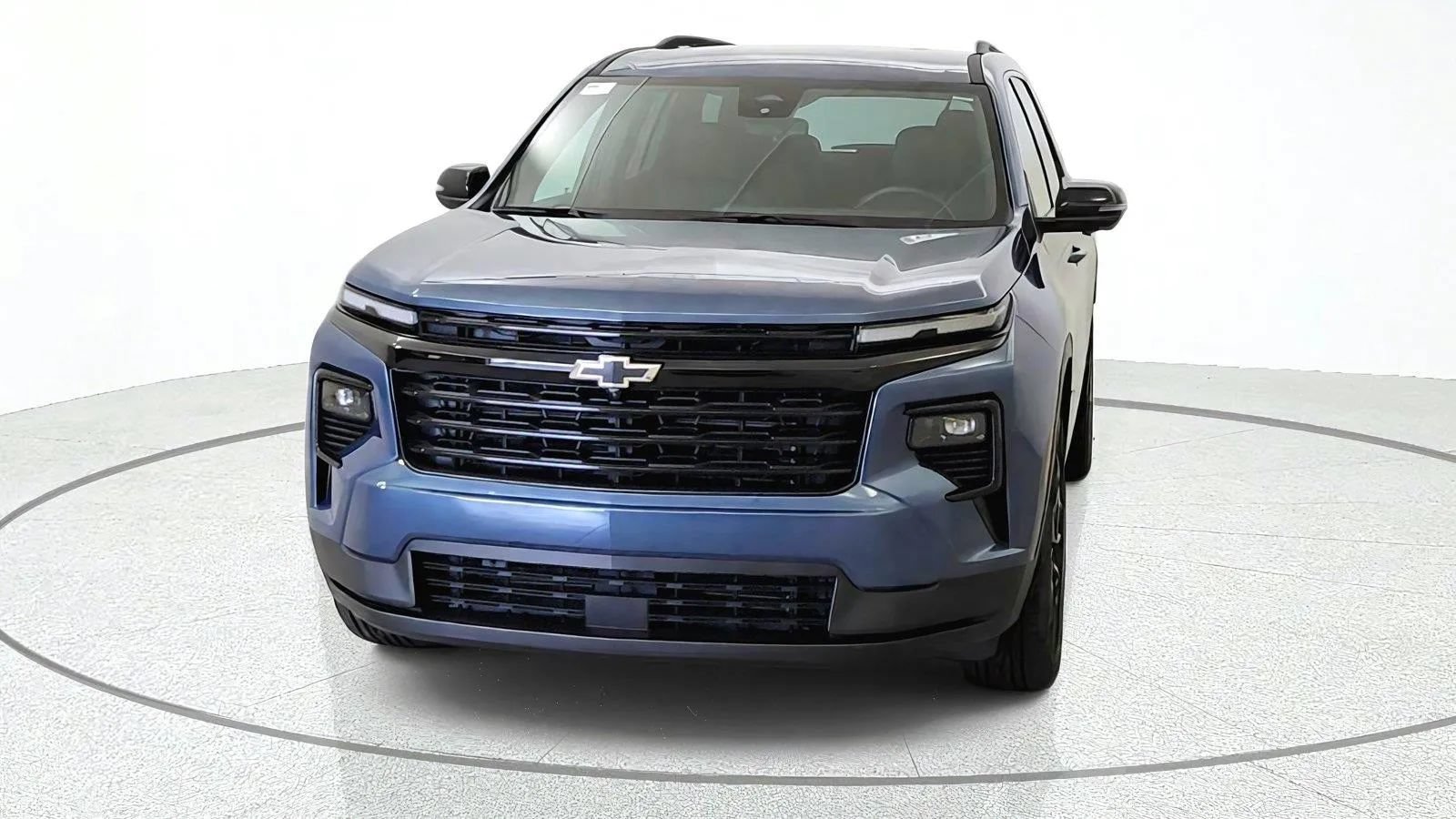 Used 2025 Chevrolet Traverse LT w/ Midnight/Sport Edition AWD/4WD image 3