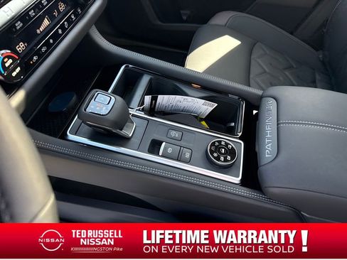 New 2026 Nissan Pathfinder Platinum image 24