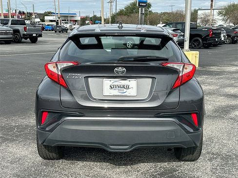 Used 2021 Toyota C-HR image 6