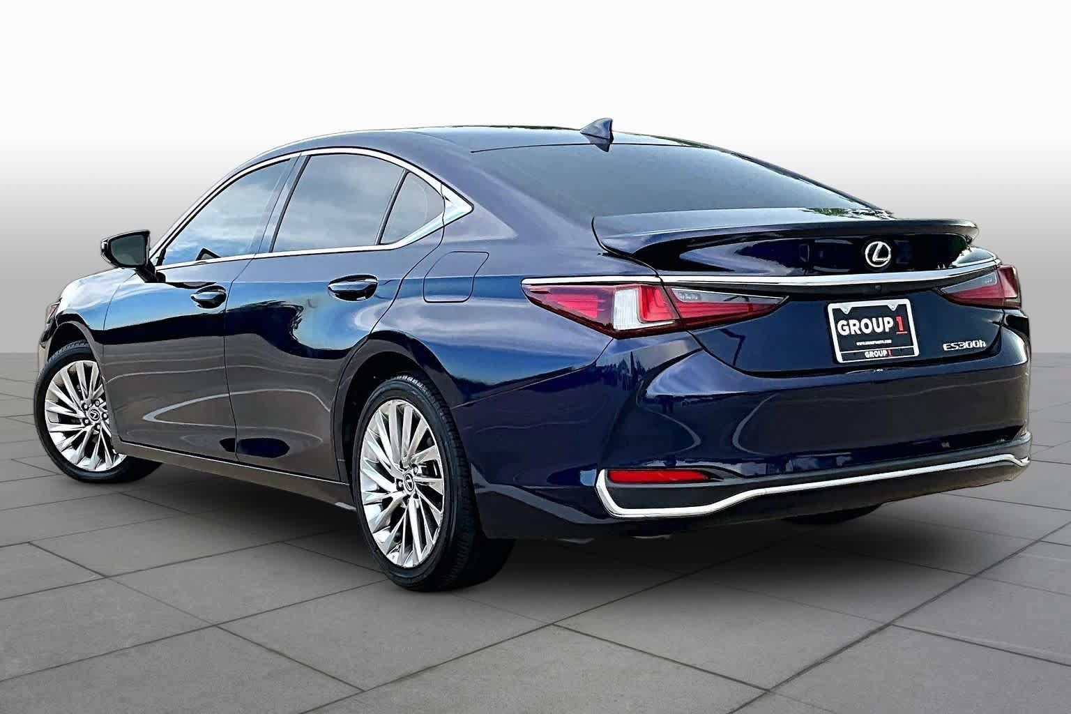 Used 2023 Lexus ES 300h Ultra Luxury w/ Accessory Package (Z2) FWD image 12