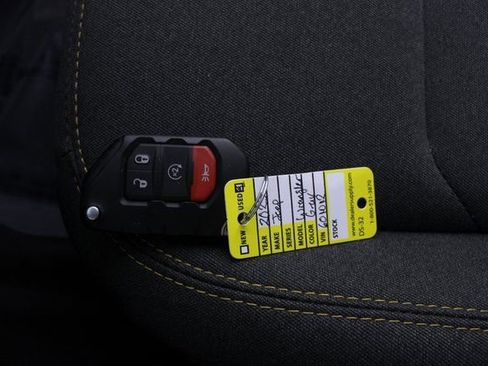 Used 2025 Jeep Wrangler Unlimited Sahara image 7