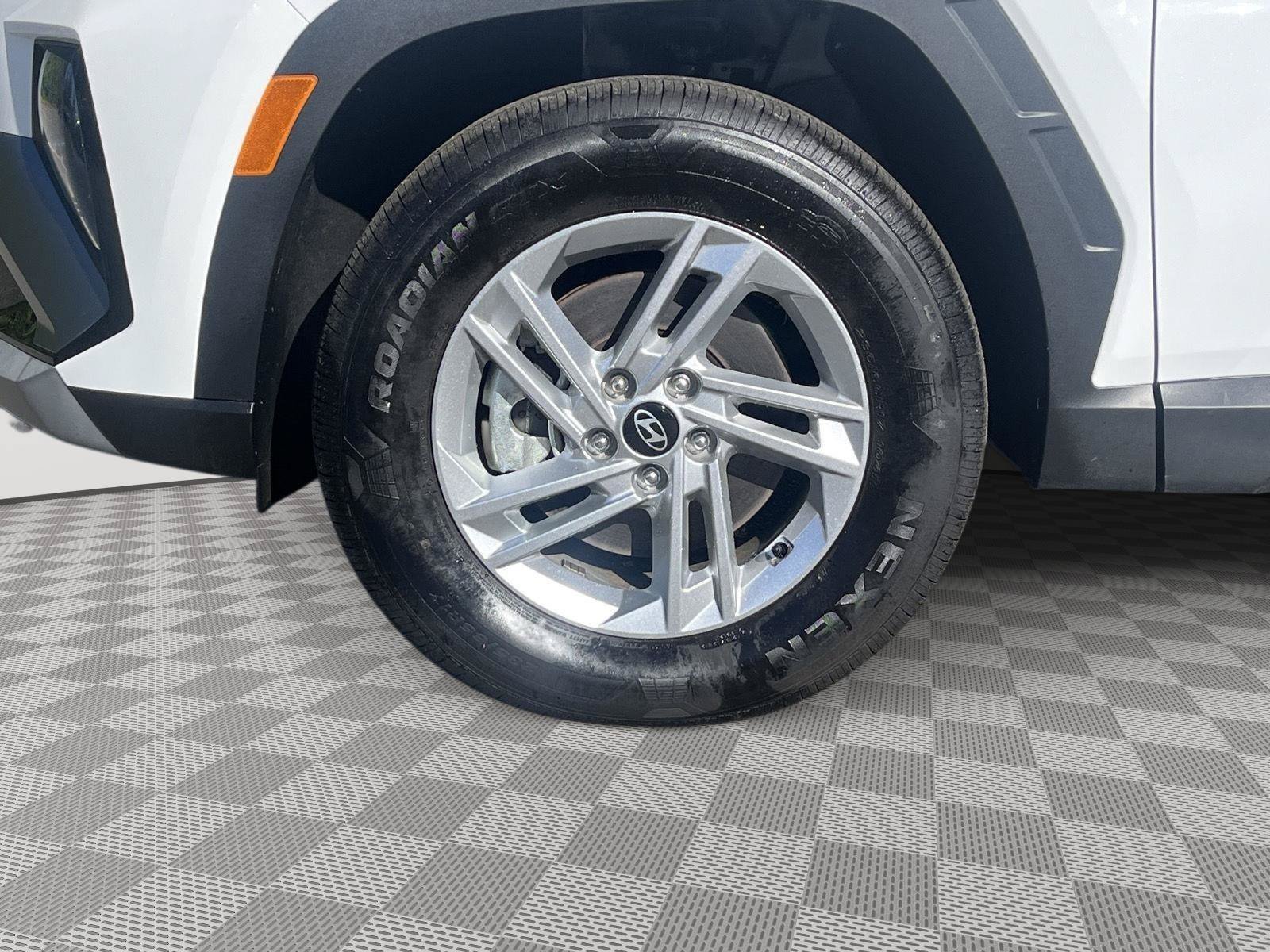 Used 2025 Hyundai Tucson SE AWD/4WD image 9