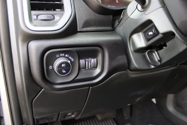 Used 2025 RAM 2500 Laramie AWD/4WD image 21