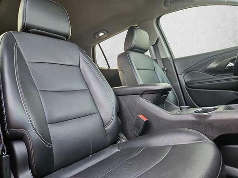 Used 2024 GMC Terrain SLT image 15
