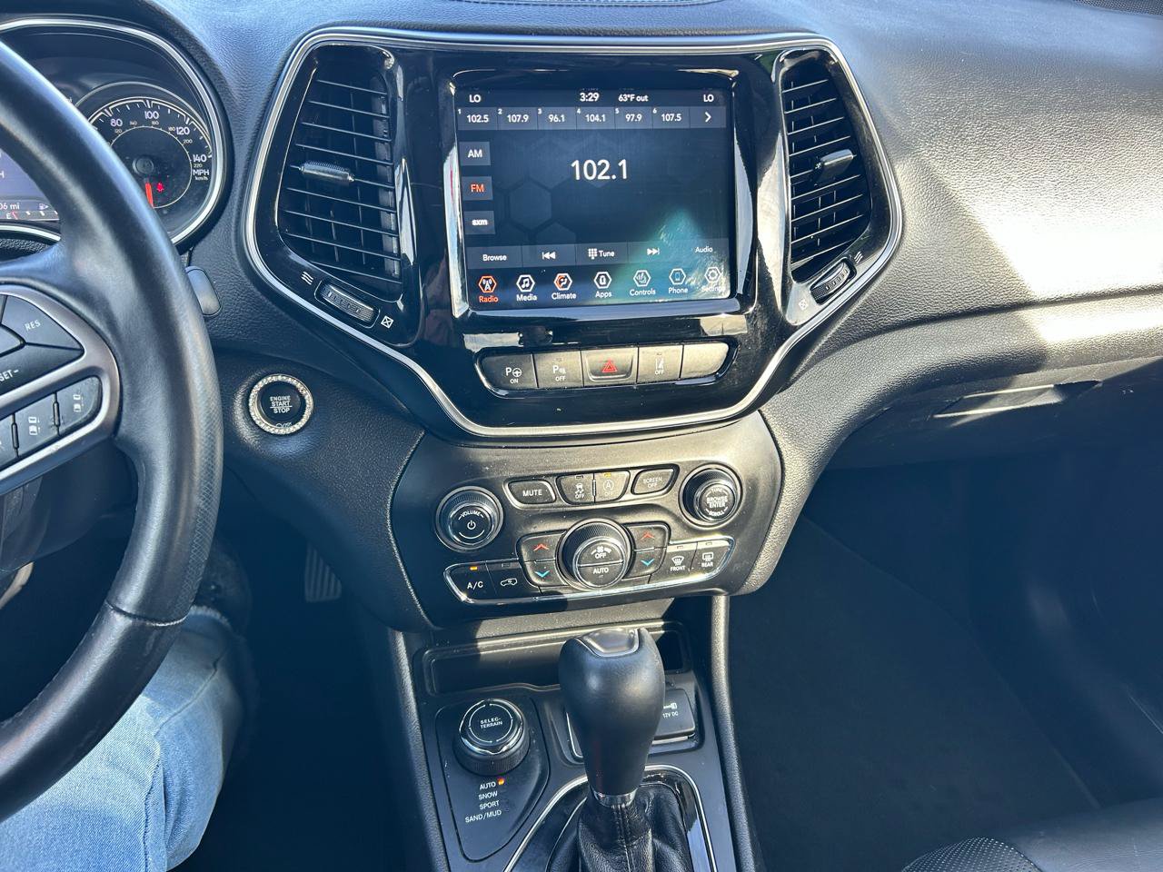 Used 2021 Jeep Cherokee Limited AWD/4WD image 4