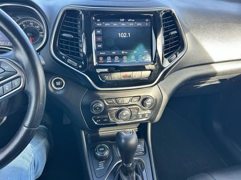 Used 2021 Jeep Cherokee Limited image 4