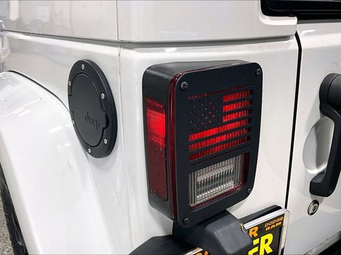 Used 2017 Jeep Wrangler Unlimited Sahara AWD/4WD image 23