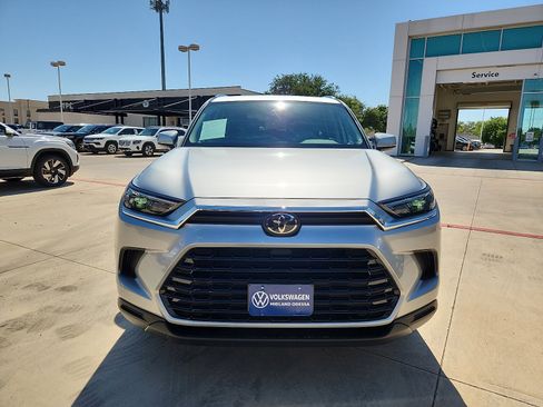 Used 2025 Toyota Grand Highlander FWD image 2