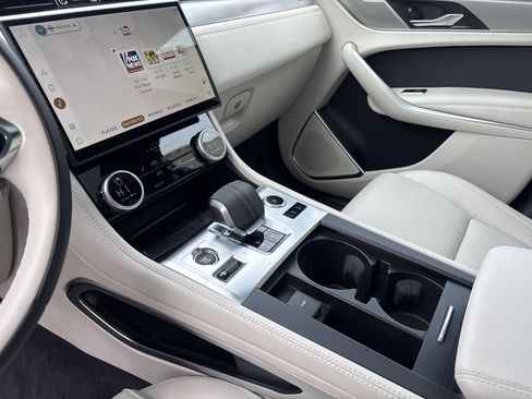 Certified 2025 Jaguar F-PACE R-Dynamic S image 20