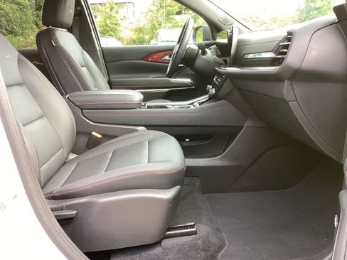 Used 2025 Chevrolet Traverse Z71 w/ Enhanced Driving Package AWD/4WD image 8