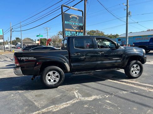 Used 2015 Toyota Tacoma PreRunner w/ TRD Off-Road Package image 2