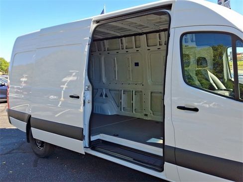 Used 2025 Mercedes-Benz Sprinter 2500 image 10