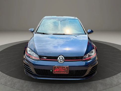 Used 2016 Volkswagen Golf 4-Door FWD image 2
