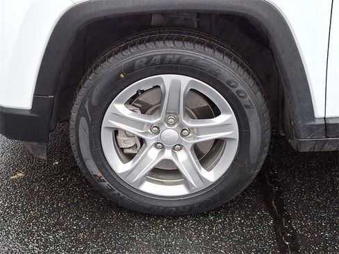 Used 2024 Jeep Compass Latitude image 8