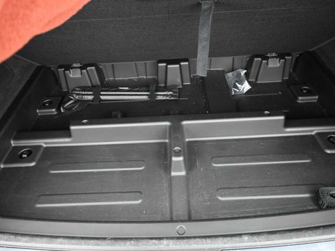 Used 2023 Cadillac Escalade ESV Premium Luxury Platinum image 28