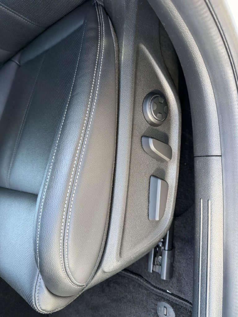 Used 2025 Genesis G70 2.5T AWD/4WD image 19