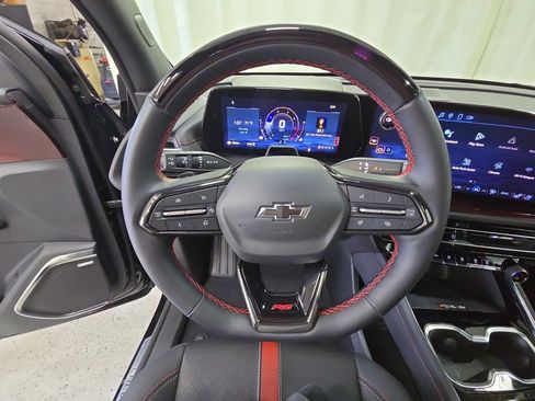 Used 2024 Chevrolet Traverse RS AWD/4WD image 14
