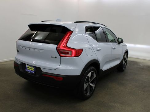 Used 2024 Volvo XC40 B5 Plus w/ Protection Package Premier AWD/4WD image 5
