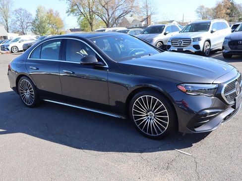 Used 2025 Mercedes-Benz E 350 4MATIC Sedan image 3
