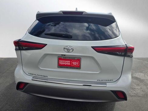 Used 2023 Toyota Highlander Platinum image 6