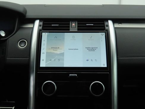 Used 2024 Land Rover Discovery Dynamic SE image 14