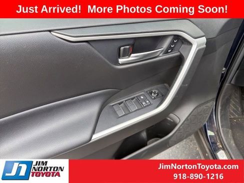 Used 2021 Toyota RAV4 XLE Premium image 12
