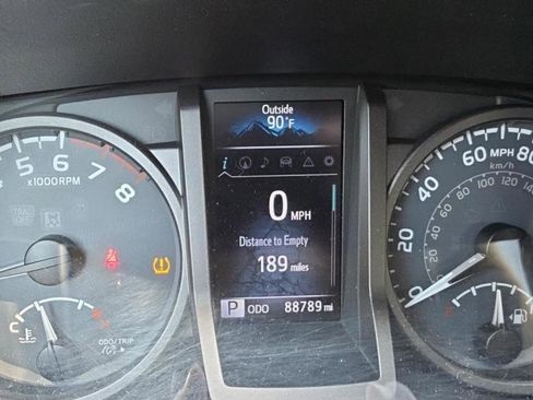 Used 2016 Toyota Tacoma TRD Sport w/ Premium & Technology Package AWD/4WD image 8