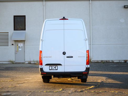 Used 2021 Mercedes-Benz Sprinter 3500 image 16
