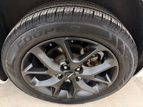 Used 2023 Chrysler Pacifica Limited w/ Uconnect Theater Family Group AWD/4WD image 10