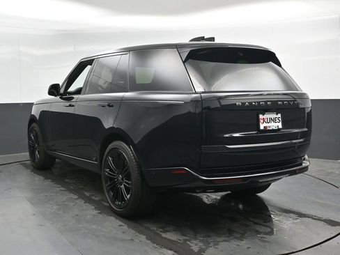 Used 2025 Land Rover Range Rover SE AWD/4WD image 11