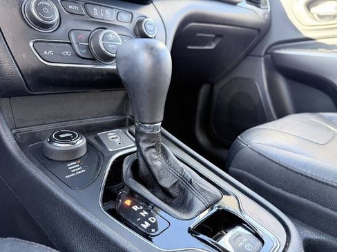 Used 2020 Jeep Cherokee Limited image 19