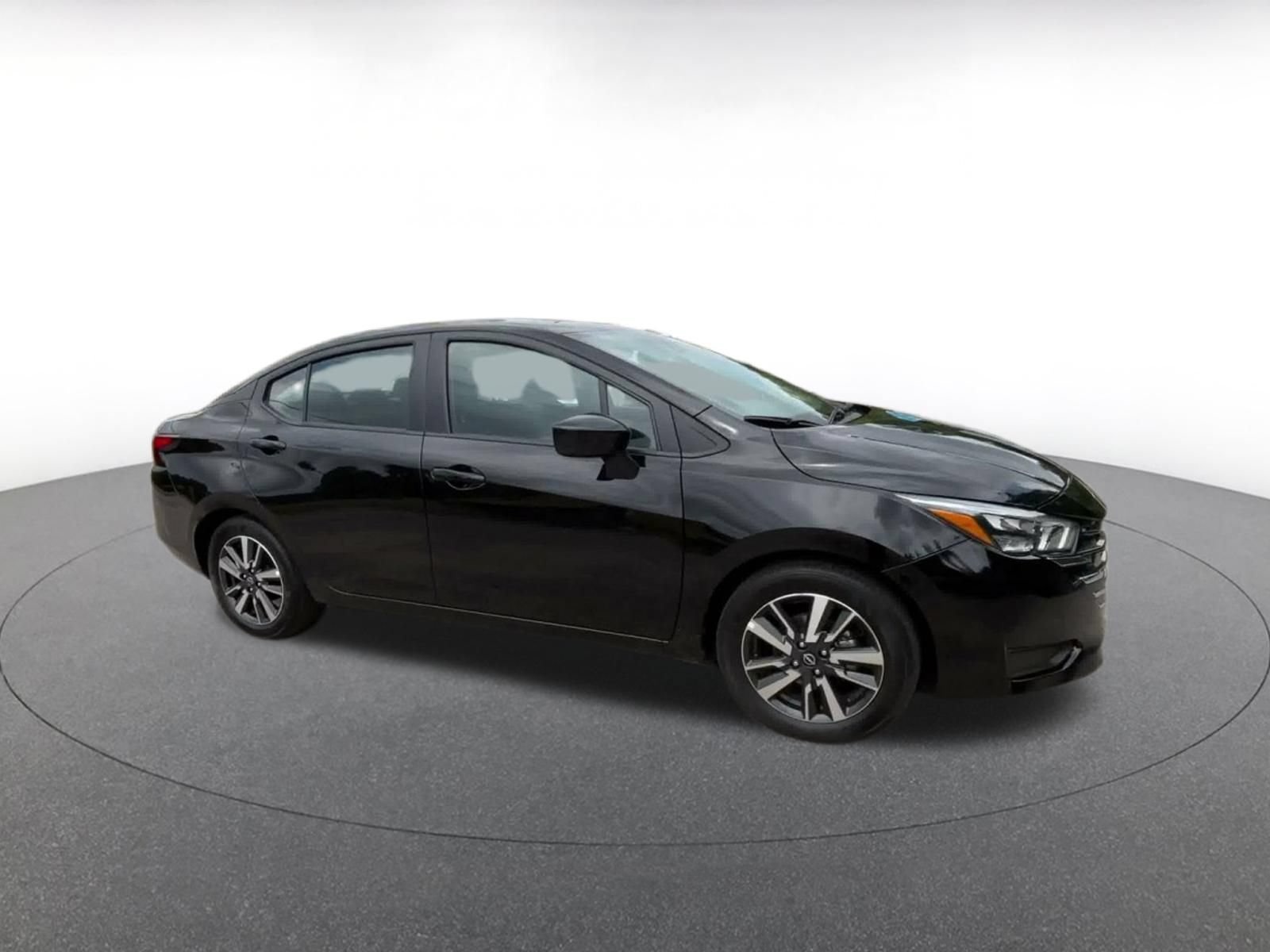 Used 2025 Nissan Versa SV FWD image 2