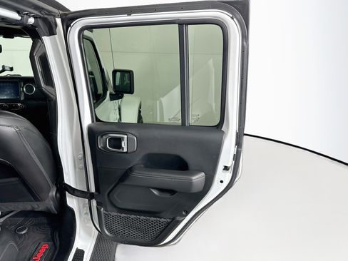 Used 2018 Jeep Wrangler Unlimited Sahara AWD/4WD image 28