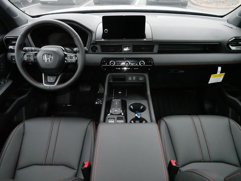 Certified 2025 Honda Pilot TrailSport image 10