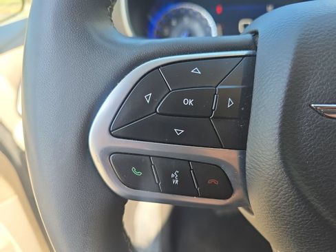 Used 2024 Chrysler Pacifica Touring-L FWD image 15