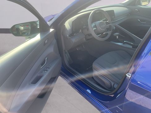 Used 2025 Hyundai Elantra Sport FWD image 17