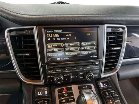 Used 2016 Porsche Panamera image 23