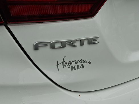 Used 2023 Kia Forte GT-Line image 32