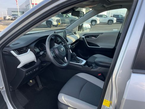 Used 2020 Toyota RAV4 XLE w/ Convenience Package image 10