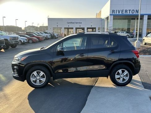 Certified 2022 Chevrolet Trax LT w/ LT Convenience Package image 24